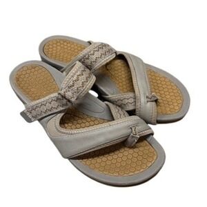 Baretraps Denni Women 7.5 M Gray Strappy Thong Sandals‎